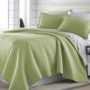 Full/Queen Lightweight Sage Ultra Soft 3-Piece Microfiber Quilt Set